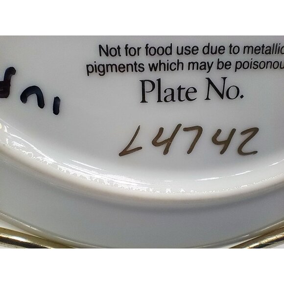 MJ Hummel Surprise Collector Plate Little Companions Danbury Mint Limited L4742 - Picture 12 of 12